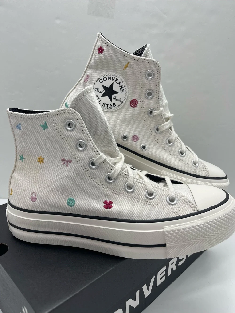 Converse CTAS LIFT HI VINTAGE WHITE/VINTAGE WHITE Platform High Top Embroidery